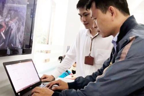 Làm thủ tục trên mạng vẫn phải nộp… hồ sơ giấy