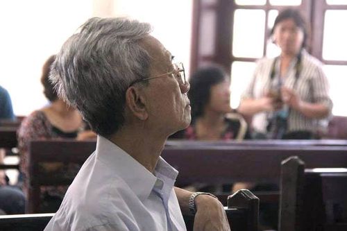 Cựu giám đốc chi nhánh ngân hàng kháng cáo bản án 'dâm ô trẻ em'