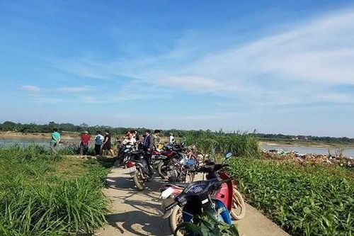 Phú Thọ: 'Hỗn chiến' trên sông Lô, hàng trăm người dân bắt giữ tàu 'cát tặc'