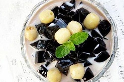 Học cách nấu món chè vải thanh mát