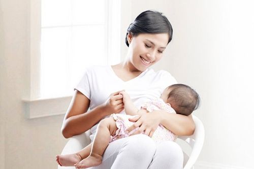 Tổng giám đốc WHO: 'Sữa mẹ hoạt động như loại vắc xin đầu tiên khi trẻ ra đời'