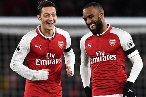 Arsenal đánh bại Huddersfield 5-0, thắng liên tiếp 12 trận ở Emirates