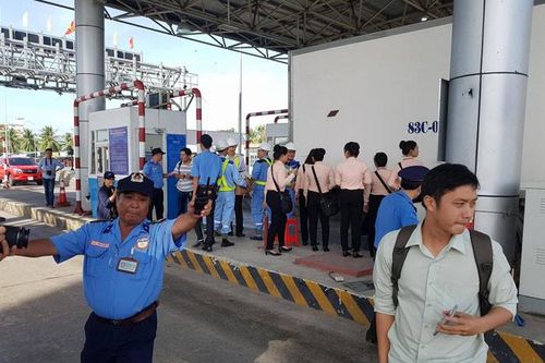 Phóng viên bị ngăn cản tác nghiệp tại BOT Cai Lậy