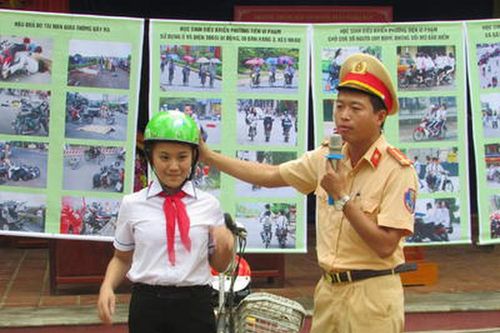 Tuyên truyền phòng chống pháo nổ và ATGT cho học sinh