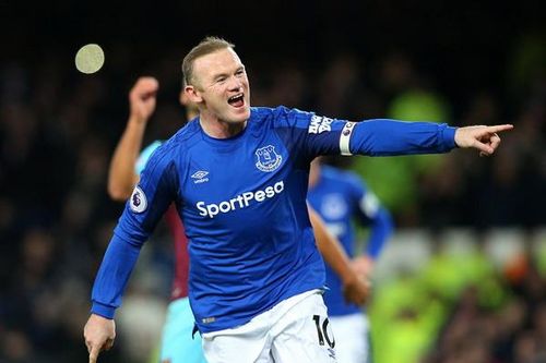 Cựu tiền đạo M.U Wayne Rooney lập siêu phẩm ghi từ giữa sân