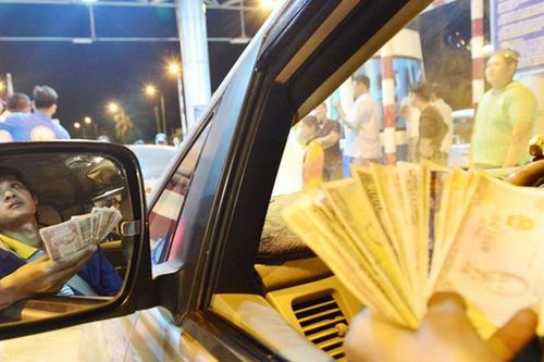 Tài xế đòi thối lại đúng 100 đồng, BOT Cai Lậy 'thất thủ' trong đêm