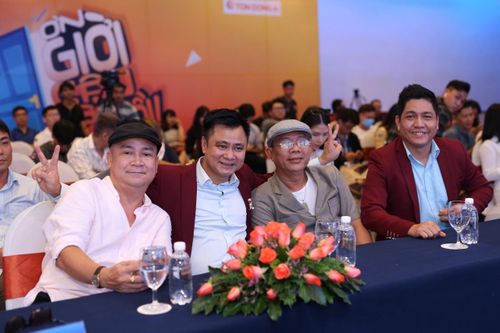 NSND Tự Long bất ngờ đi thi Hoa hậu Biển hồ và 'đá xoáy' ca sĩ hát nhép