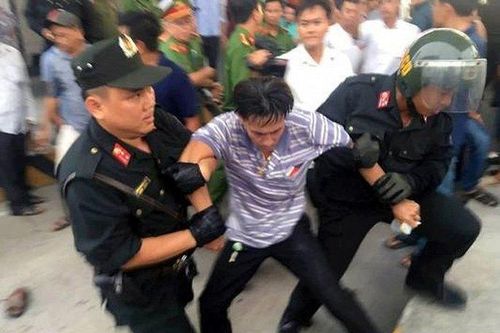 Tài xế bị công an tạm giữ khi trả phí qua trạm BOT Cai Lậy liên tục nhận điện thoại đe dọa
