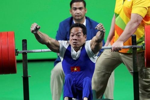 Đô cử Lê Văn Công tiếp tục giành HCV, phá kỷ lục thế giới