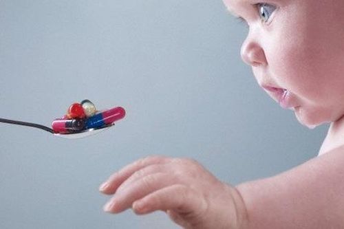 Kháng kháng sinh bắt nguồn từ việc dùng sai thuốc cho trẻ