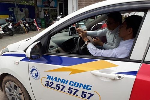 Đi taxi truyền thống biết trước lộ trình và số tiền