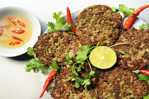 Mùa rươi đến rồi, bạn có đủ dũng khí để ăn thứ lúc nhúc này và thấy ngon như bao người?
