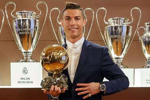 Quả Bóng Vàng 2017: Ronaldo đánh bại Messi, nhận giải trên tháp Eiffel?
