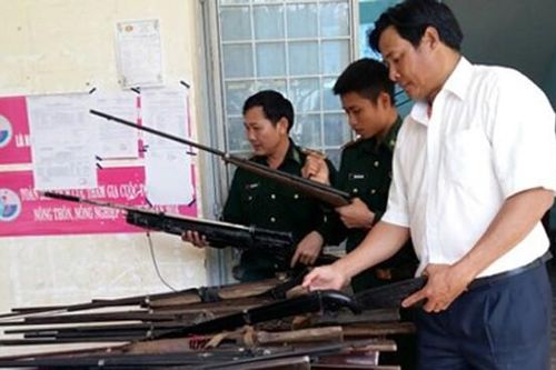 Người dân Đắk Nông giao nộp hơn 120 súng tự chế