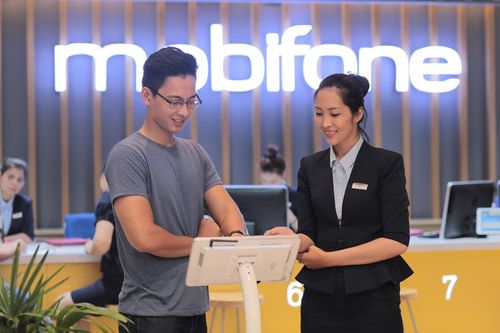 'Thượng đế' được thoải mái chọn SIM đẹp trong kho MobiFone