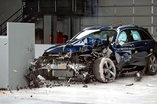 Chỉ 15 chiếc xe được IIHS đánh giá an toàn theo tiêu chuẩn mới