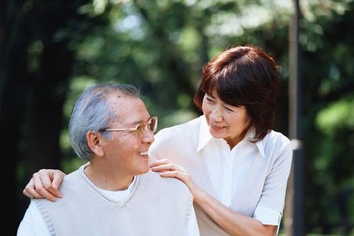 Tuổi già, chuyện ấy còn nước còn tát