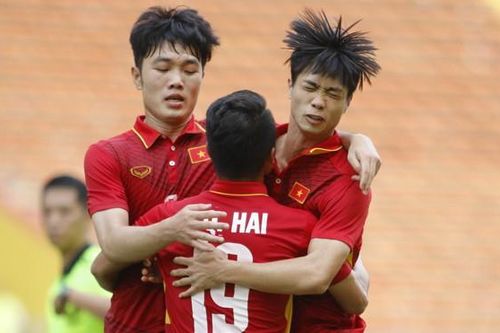 U23 Việt Nam thắng '4 sao': Công Phượng hay Quang Hải xuất sắc nhất?