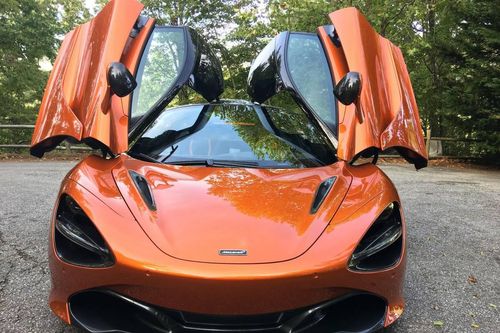 Rao bán siêu xe McLaren 720S giá 30 Bitcoin