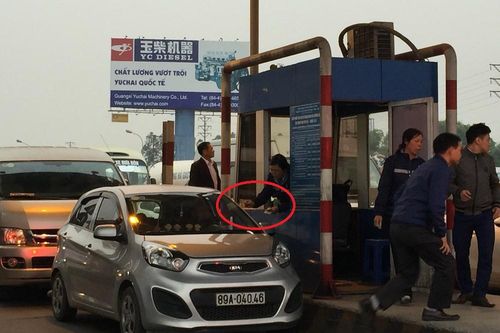Tài xế dùng tiền lẻ qua trạm BOT QL5: Huy động hàng chục cảnh sát phân luồng