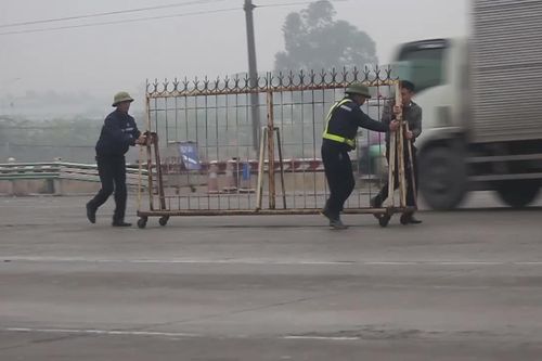 Nhờ cách làm này, trạm BOT trên QL5 bớt tắc khi có xe trả tiền lẻ