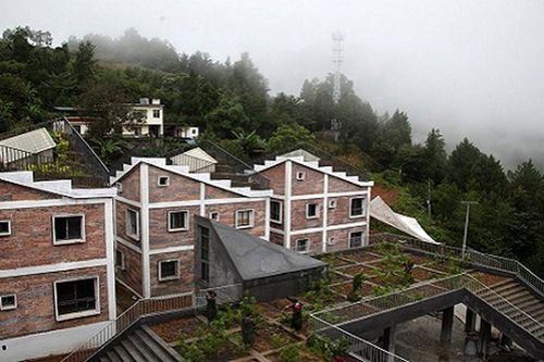 Siêu lạ: Khu nhà 'mái là trang trại, dưới là chợ'