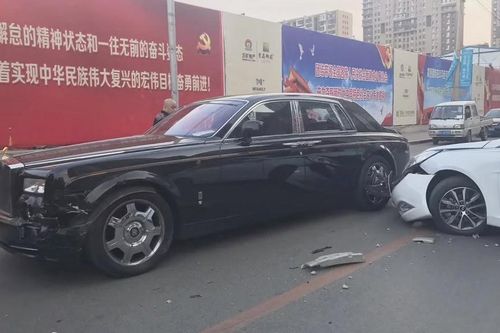 Chủ xe Rolls-Royce nói tài xế xe Hyundai 'bán nhà đi' sau va chạm