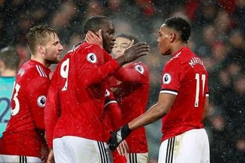 MU tiếp tục bám đuổi Man City, Liverpool và Arsenal phải chia điểm