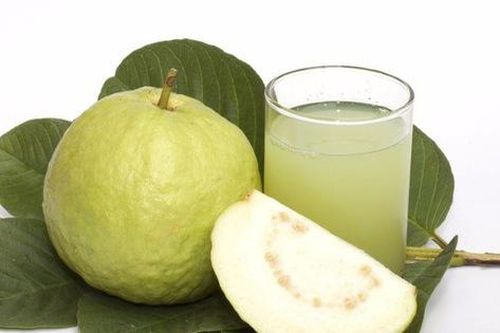 Chị em làm rượu ổi mà uống, thứ thần dược này tốt hơn cả collagen đấy!