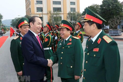 Hình ảnh Chủ tịch nước thăm lực lượng vũ trang Quân khu 1