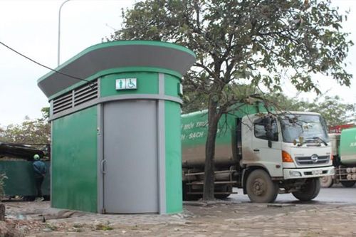 Lại xuất hiện nhà vệ sinh công cộng xây xong rồi... khóa cửa