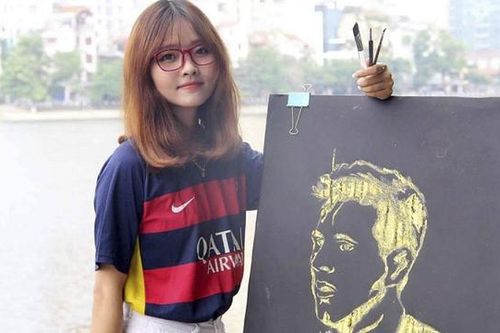 Á khôi Miss FC Barcelona 2016 Băng Băng: Xinh đẹp và vẽ cực 'đỉnh', đích thị 'fan nhà người ta'!