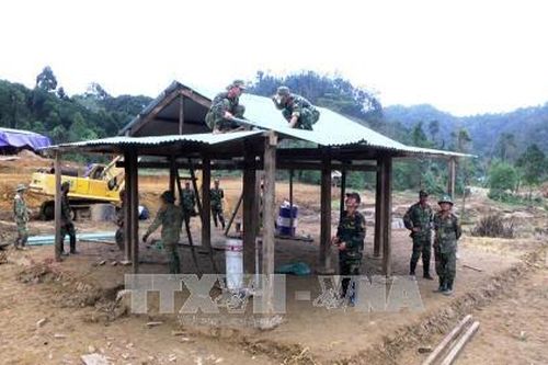 Khẩn trương giúp người dân Nam Trà My dựng lại nhà sau mưa bão