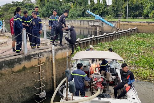 Cô gái 20 tuổi nghi nhảy cầu Bình Triệu tự tử