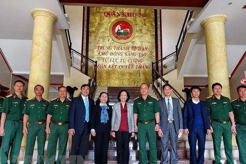 Trưởng Ban Dân vận TW Trương Thị Mai thăm các đơn vị quân đội