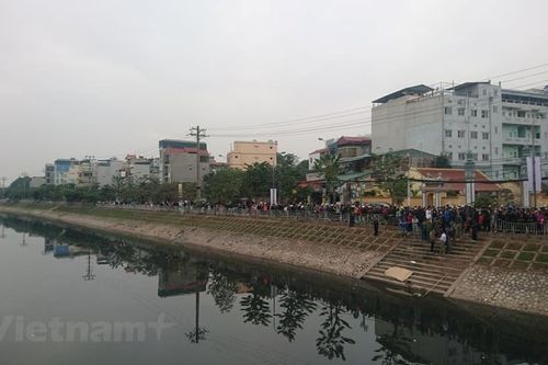 Hà Nội: Phát hiện thi thể nam giới dưới sông Tô Lịch đoạn cầu Lủ