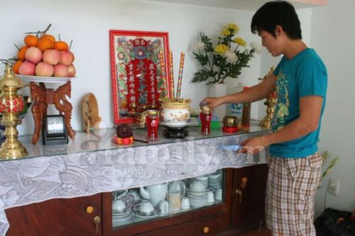 Cách rút chân bát hương và vệ sinh bàn thờ ngày cuối năm