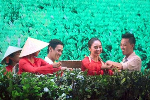 Khai hội tuần văn hóa trà và tơ lụa trên xứ B'Lao