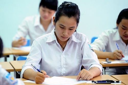 Đề thi môn Văn học kỳ 1 lớp 12 tại THPT Marie Curie năm 2017