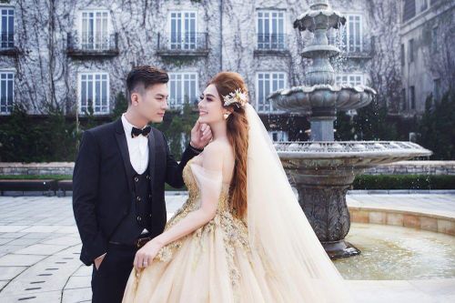 Lâm Khánh Chi khoe nhan sắc rạng ngời bên ông xã điển trai