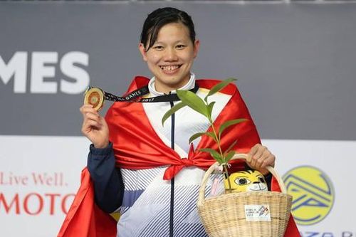 Ánh Viên thắng sít sao Kim Tuấn trong cuộc đua VĐV tiêu biểu năm 2017