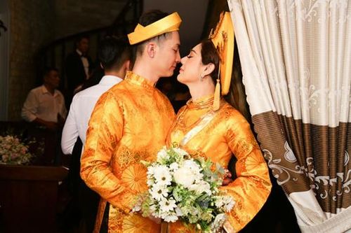 Khoảnh khắc đẹp lung linh trong đám cưới của Lâm Khánh Chi