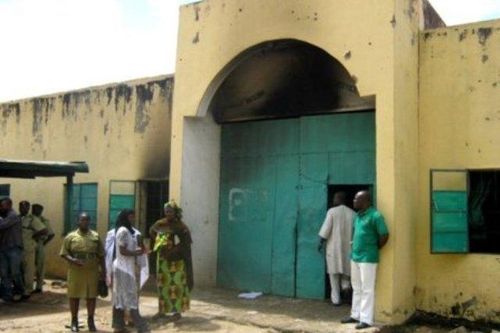 Bạo loạn tại nhà tù ở Nigeria khiến nhiều người chết và mất tích