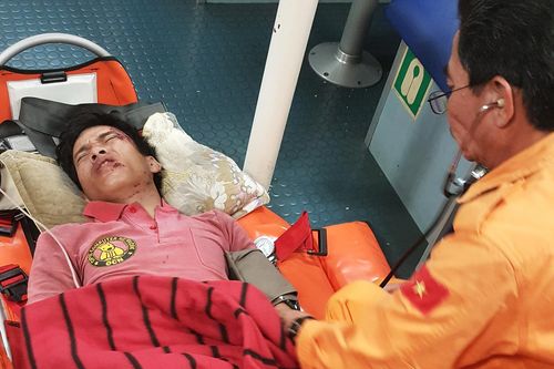 Vượt biển ngày cuối năm cứu kịp thời ngư dân gặp nạn