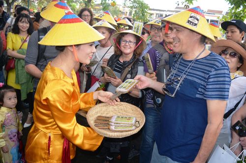 Hội An đón những vị khách quốc tế đầu tiên