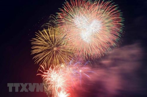 TP. HCM, Đà Nẵng rực rỡ pháo hoa chào đón năm mới 2018