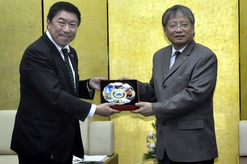 Tăng cường lao động chăm sóc điều dưỡng cho người cao tuổi tại Nhật Bản
