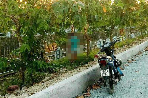 Nam thanh niên tử vong trong tư thế treo cổ cạnh xe máy
