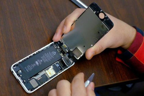 Người dùng iPhone Việt đã được hưởng chính sách thay pin mới của Apple