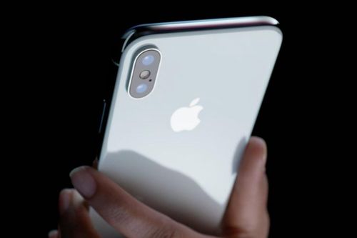 iPhone là thiết bị công nghệ bán chạy nhất năm qua